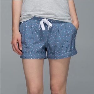 Lululemon Spring Break Away Short Confetti Cake Size 6 breakaway
